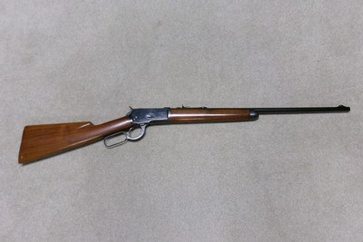 EXCEPTIONAL EARLY MODEL 53 .25-20 SOLID FRAME RIFLE, #9XXX, MADE 1926