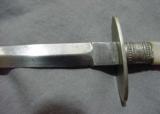 Lady’s Sheffield made garter knife with lovely mother of pearl handle, German silver furnished - 8 of 9