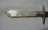 Lady’s Sheffield made garter knife with lovely mother of pearl handle, German silver furnished - 3 of 9