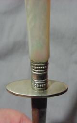 Lady’s Sheffield made garter knife with lovely mother of pearl handle, German silver furnished - 7 of 9