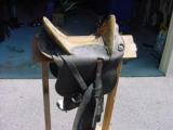 Civil War McClellen cavalry saddle complete with stirrups, carbine socket and link strap.This is a very solid and nice condition Civil War McClellen - 2 of 15