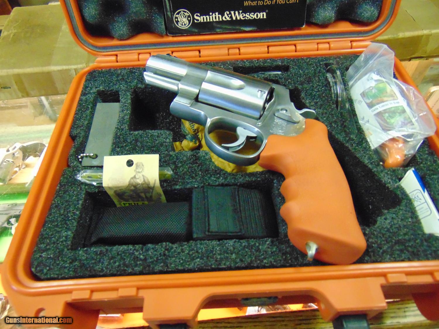 Smith & Wesson 500 ES Emergency Survival Tool Kit