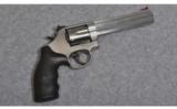 Smith & Wesson Model 686-6
.357 Mag. - 1 of 2