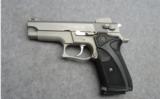 Smith & Wesson
5903
9 MM - 2 of 4