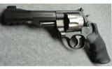 Smith&Wesson ~ 327 ~ .357Mag. - 2 of 4