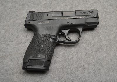 Smith & Wesson ~ M&P 40 Shield ~ .40 S&W
