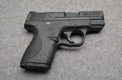 Smith & Wesson ~ M&P 40 Shield ~ .40 S&W