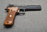Smith & Wesson ~ 422 ~ .22 LR - 1 of 2