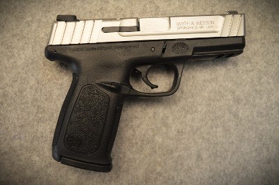 Smith & Wesson ~ SD40 VE ~ .40 S&W - Image 1 of 2