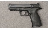 Smith & Wesson ~ Model M&P 40 ~ Semi Auto Pistol ~ .40 S&W - 2 of 7