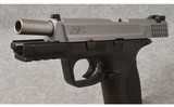 Smith & Wesson ~ Model M&P 40 ~ Semi Auto Pistol ~ .40 S&W - 3 of 7