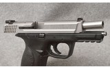 Smith & Wesson ~ Model M&P 40 ~ Semi Auto Pistol ~ .40 S&W - 4 of 7