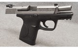 Smith & Wesson ~ Model M&P 40c ~ Semi Auto Pistol ~ .40 S&W - 4 of 7