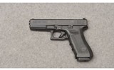 Glock ~ Model 22 ~ Semi Auto Pistol ~ .40 S&W - 2 of 7