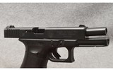 Glock ~ Model 22 ~ Semi Auto Pistol ~ .40 S&W - 4 of 7