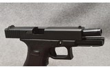 Glock ~ Model 22 ~ Semi Auto Pistol ~ .40 S&W - 4 of 7