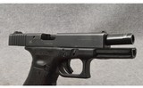 Glock ~ Model 22 ~ Semi Auto Pistol ~ .40 S&W - 4 of 7