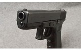 Glock ~ Model 22 ~ Semi Auto Pistol ~ .40 S&W - 6 of 7