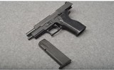 SIG Sauer ~ P226 ~ 9MM Luger - 3 of 6