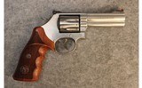 Smith & Wesson ~ 686-6 ~ .357 Magnum