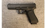 Glock ~ 17 ~ 9mm Luger - 2 of 3