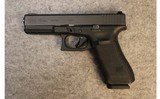 Glock ~ 17 ~ 9mm Luger - 2 of 3