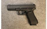 Glock ~ 17 ~ 9mm Luger - 2 of 3