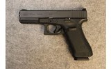 Glock ~ 17 ~ 9mm Luger - 2 of 3