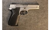 Smith & Wesson ~ 5946 ~ 9mm Luger - 1 of 2