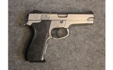 Smith & Wesson ~ 5946 ~ 9mm Luger
