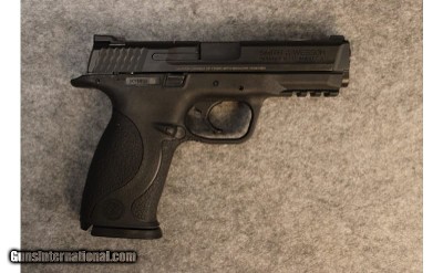 Smith & Wesson ~ M&P 40 ~ .40 S&W