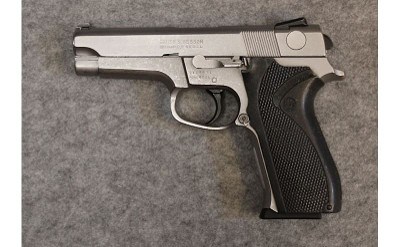 Smith & Wesson ~ 5946 ~ 9mm Luger