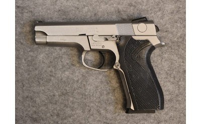 Smith & Wesson ~ 5946 ~ 9mm Luger