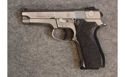 Smith & Wesson ~ 5946 ~ 9mm Luger