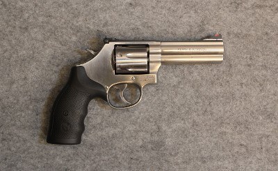 Smith & Wesson ~ 686-6 ~ .357 Magnum