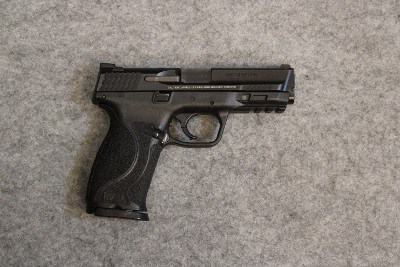 Smith & Wesson ~ M&P 9 ~ 9mm Luger