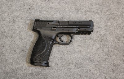 Smith & Wesson ~ M&P 9 ~ 9mm Luger