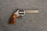 Smith & Wesson ~ 686-6 ~ .357 Magnum
