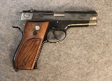 Smith & Wesson ~ 39-2 ~ 9mm Luger - 1 of 2