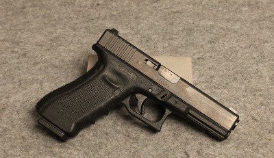 GLOCK ~ 17 GEN 4 ~ 9mm - Image 1 of 2