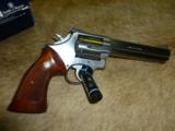 Smith & Wesson Model 686 - 3 of 10