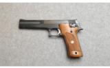 Smith & Wesson Model 422 in .22 LR - 2 of 2