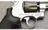 Smith & Wesson
~ 929 Performance Center ~
9 MM - 3 of 5