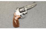 Smitn & Wesson ~ 627-5 ~ .357 Magnum - 1 of 2