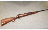 Weatherby ~ Vanguard Deluxe ~ .300 Weatherby Mag - 1 of 9