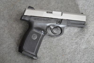 Smith & Wesson ~ SW9VE ~ 9 MM Luger