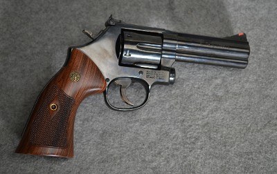 Smith & Wesson ~ 586-8 ~ 357 Magnum