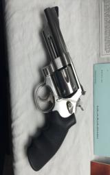 S & W Model 657 4