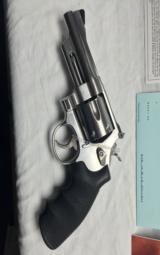 S & W Model 657 4