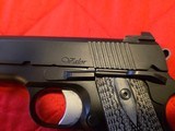 Dan Wesson Valor V Bob-tail Commander 1911, .45ACP, Black - 5 of 11